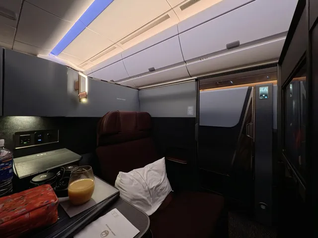 Private suite aboard Japan Airlines A350-1000 business class